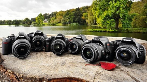 Profesyonel fotoğraf makinelerini alıyoruz. 